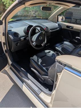 Beige 2006 Volkswagen New Beetle 2.5