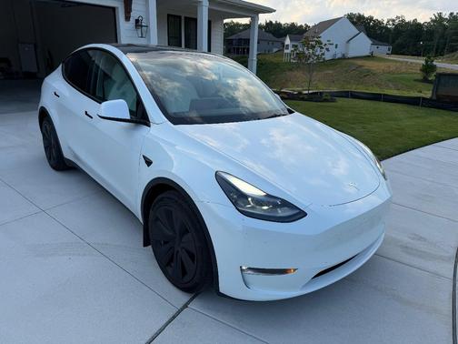 White 2023 Tesla Model Y Long Range