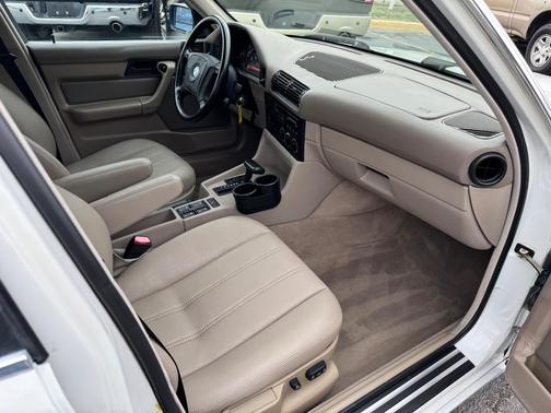 White 1995 BMW 525 i