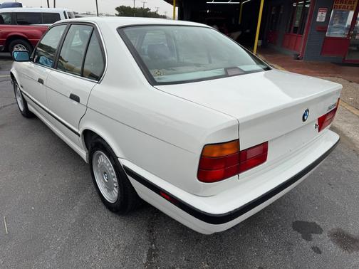White 1995 BMW 525 i