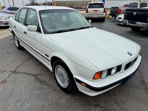 White 1995 BMW 525 i