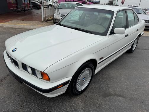 White 1995 BMW 525 i