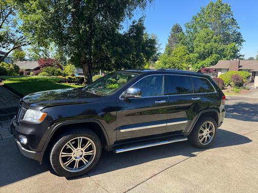 Black 2013 Jeep Grand Cherokee Overland