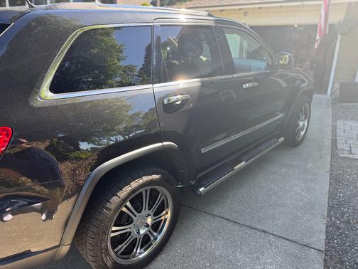 Black 2013 Jeep Grand Cherokee Overland