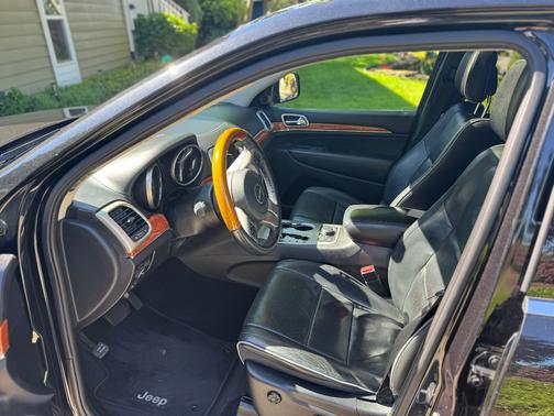 Black 2013 Jeep Grand Cherokee Overland