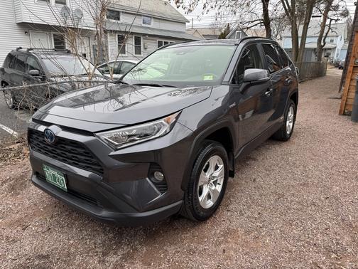2021 Toyota RAV4 Hybrid XLE