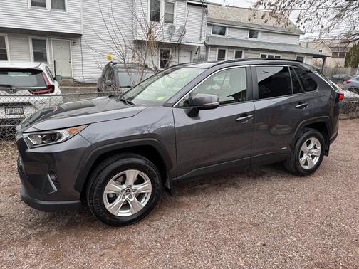 2021 Toyota RAV4 Hybrid XLE