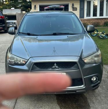 Silver 2011 Mitsubishi Outlander Sport SE