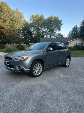 Silver 2011 Mitsubishi Outlander Sport SE