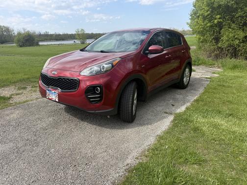 Red 2018 Kia Sportage LX