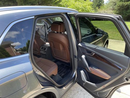 Photo 4 of 16 of 2019 Audi Q5 2.0T Premium