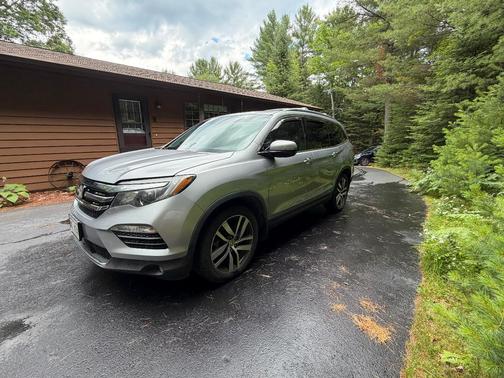 Silver 2017 Honda Pilot Touring