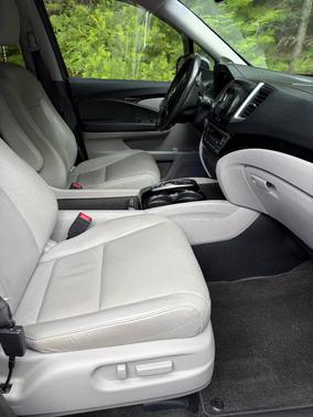 Silver 2017 Honda Pilot Touring