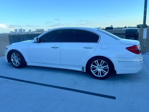 White 2014 Hyundai Genesis 3.8