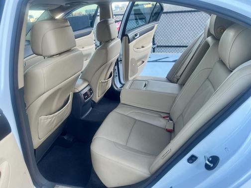White 2014 Hyundai Genesis 3.8