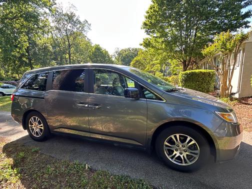 Gray 2011 Honda Odyssey EX-L