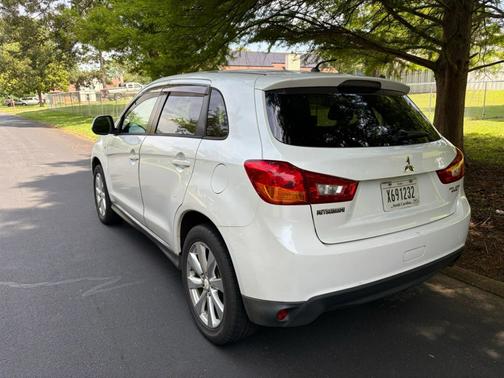 White 2015 Mitsubishi Outlander Sport ES