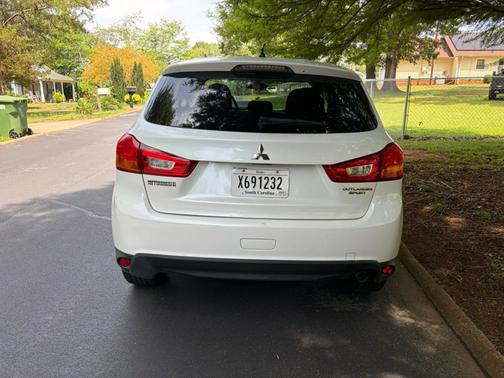 White 2015 Mitsubishi Outlander Sport ES