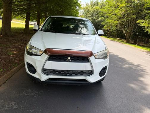 White 2015 Mitsubishi Outlander Sport ES