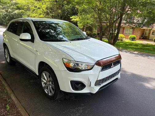 White 2015 Mitsubishi Outlander Sport ES