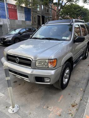 Silver 2004 Nissan Pathfinder SE