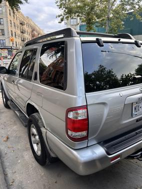 Silver 2004 Nissan Pathfinder SE