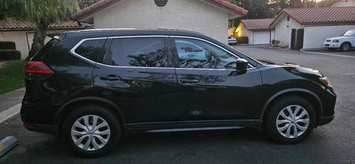 Black 2017 Nissan Rogue S