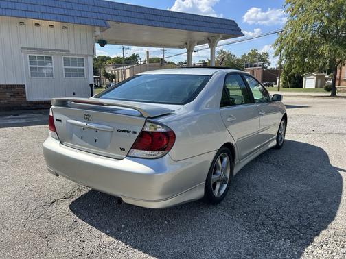2005 Toyota Camry SE V6
