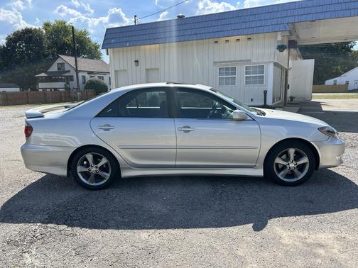 2005 Toyota Camry SE V6