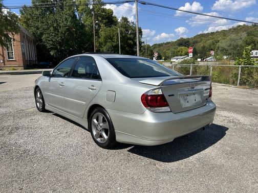 2005 Toyota Camry SE V6