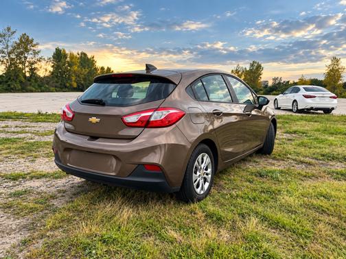 Brown 2019 Chevrolet Cruze LS