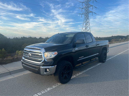 Black 2016 Toyota Tundra SR5