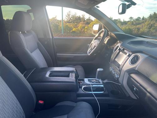 Black 2016 Toyota Tundra SR5