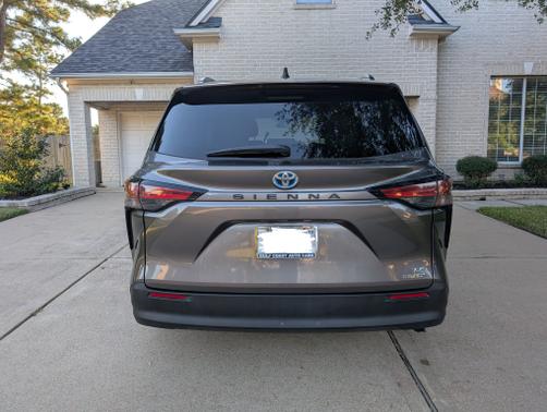 2022 Toyota Sienna LE
