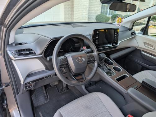 2022 Toyota Sienna LE