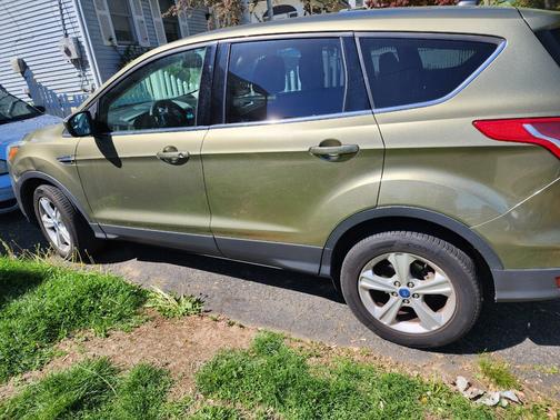 Green 2013 Ford Escape SE