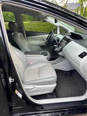 2013 Toyota Prius v Five