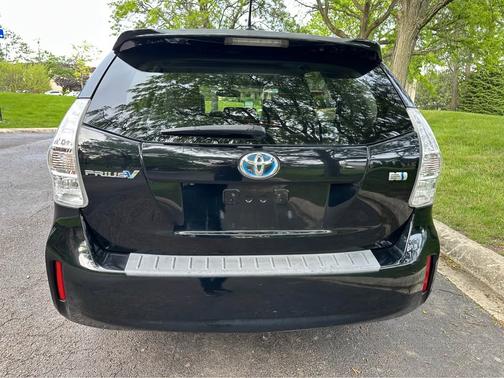 2013 Toyota Prius v Five