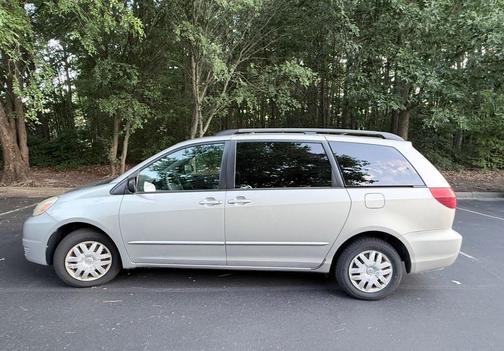 Beige 2005 Toyota Sienna LE
