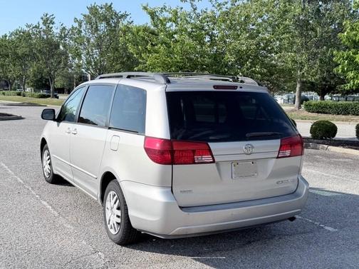 Beige 2005 Toyota Sienna LE