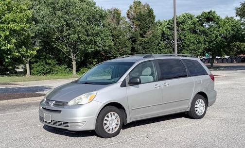 Beige 2005 Toyota Sienna LE