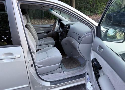 Beige 2005 Toyota Sienna LE