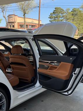 2021 BMW 750 i xDrive