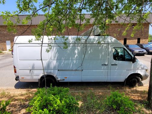 Photo 4 of 16 of 2005 Dodge Sprinter 3500 High Roof