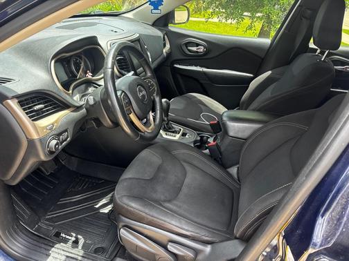 Blue 2016 Jeep Cherokee Latitude