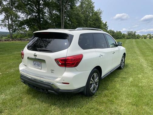 2017 Nissan Pathfinder SL