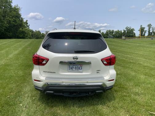 2017 Nissan Pathfinder SL