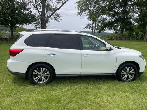 2017 Nissan Pathfinder SL