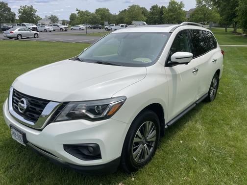 2017 Nissan Pathfinder SL