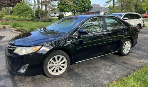 Black 2013 Toyota Camry Hybrid XLE